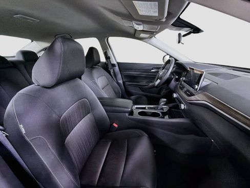 Used 2024 Nissan Altima 2.5 SV FWD image 28