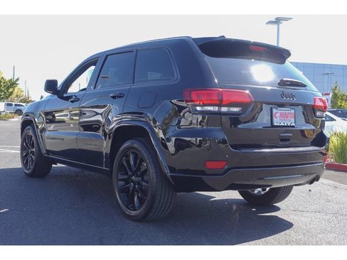 Used 2018 Jeep Grand Cherokee Altitude RWD image 5