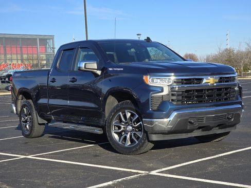 Used 2022 Chevrolet Silverado 1500 LT image 2