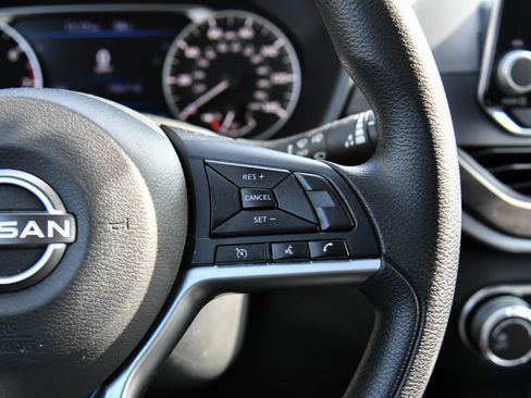 Used 2024 Nissan Altima 2.5 SV FWD image 27