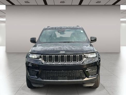Used 2025 Jeep Grand Cherokee Laredo X AWD/4WD image 9