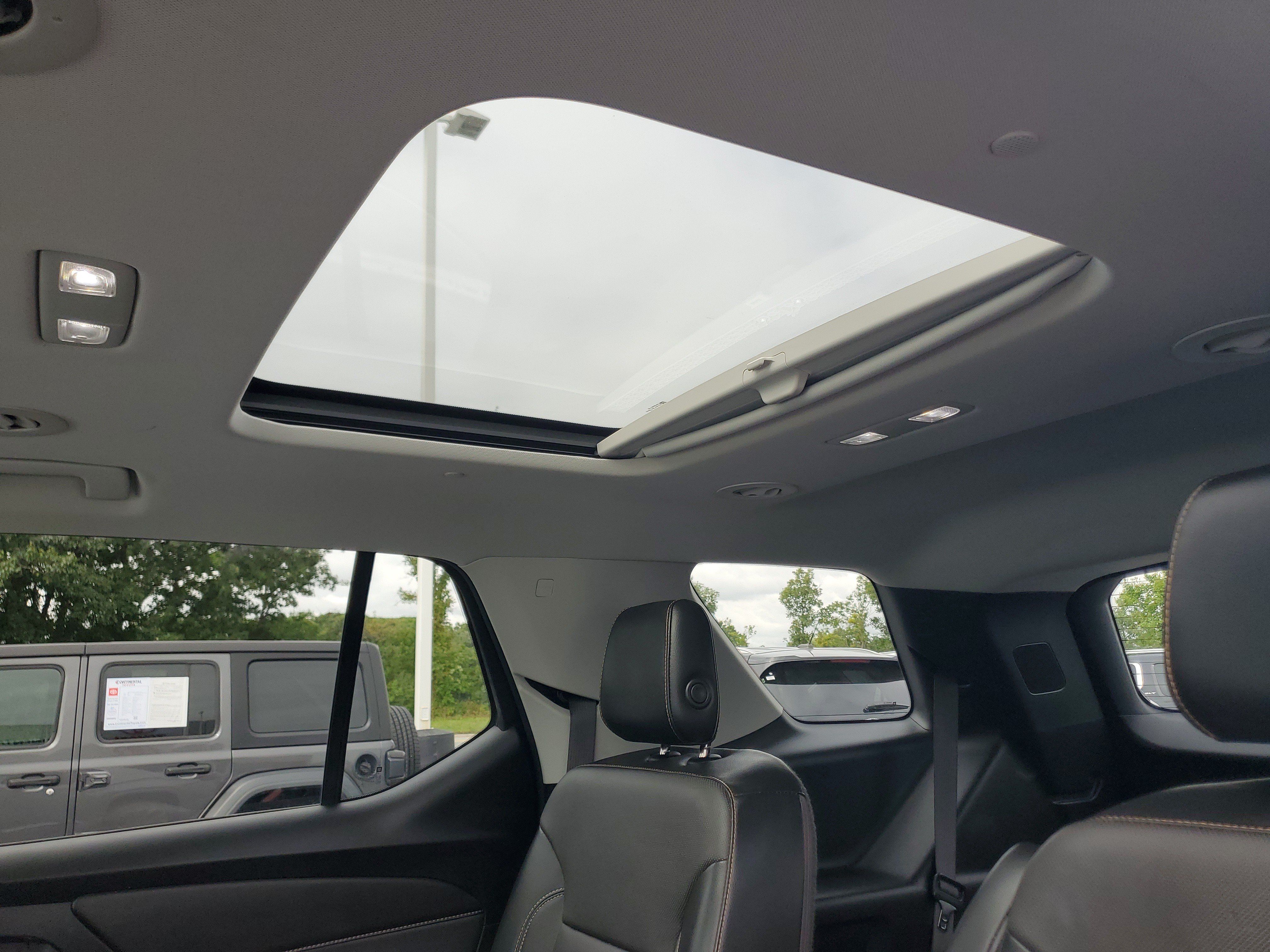 Used 2018 Chevrolet Traverse Premier w/ Driver Confidence II Package FWD image 11
