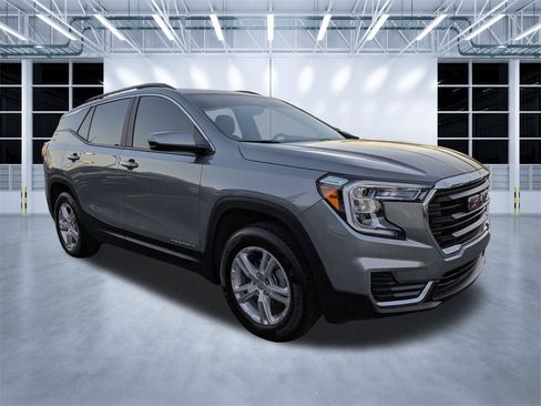 Used 2023 GMC Terrain SLE w/ Driver Convenience Package image 2