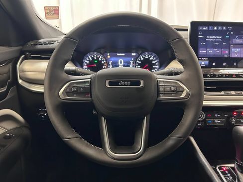 Used 2025 Jeep Compass Limited AWD/4WD image 9