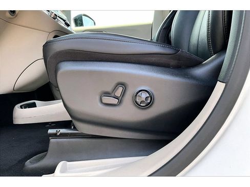 Used 2024 Chrysler Pacifica Touring-L FWD image 28