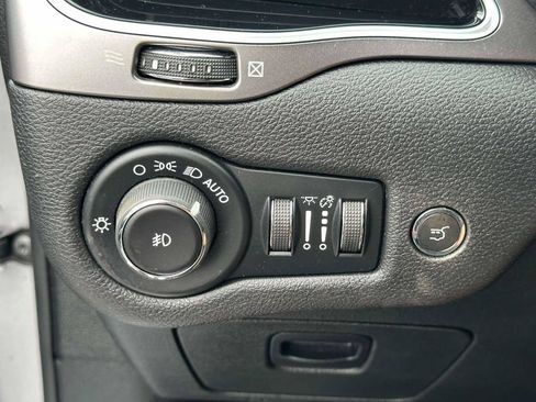 Used 2019 Jeep Cherokee Limited AWD/4WD image 21