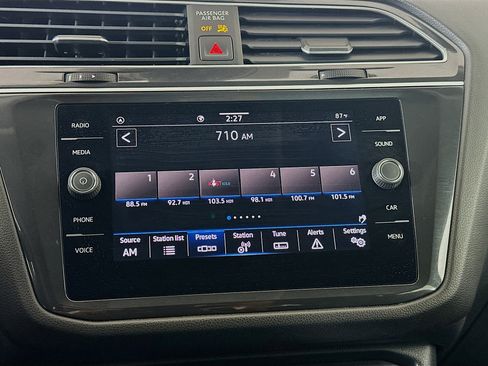 Used 2024 Volkswagen Tiguan SE image 19