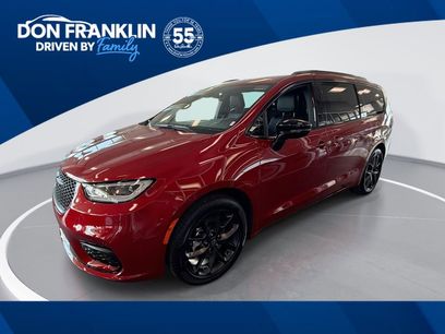 New 2026 Chrysler Pacifica Select