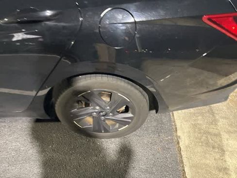 Used 2023 Hyundai Elantra SEL w/ Preferred Accessory Package image 9