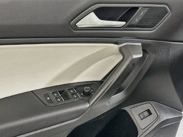 Used 2021 Volkswagen Tiguan SEL FWD image 10