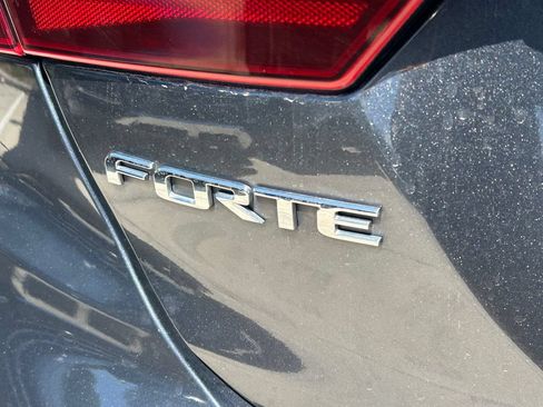 Used 2021 Kia Forte LXS FWD image 12