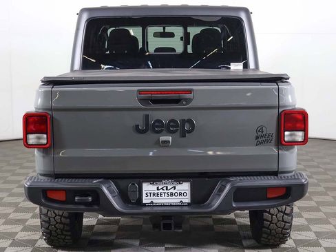 Used 2022 Jeep Gladiator Sport image 9