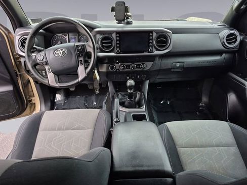 Used 2020 Toyota Tacoma TRD Sport AWD/4WD image 12