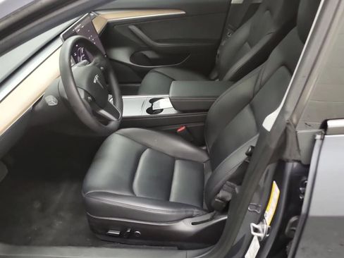 Used 2023 Tesla Model 3 Standard Range image 4