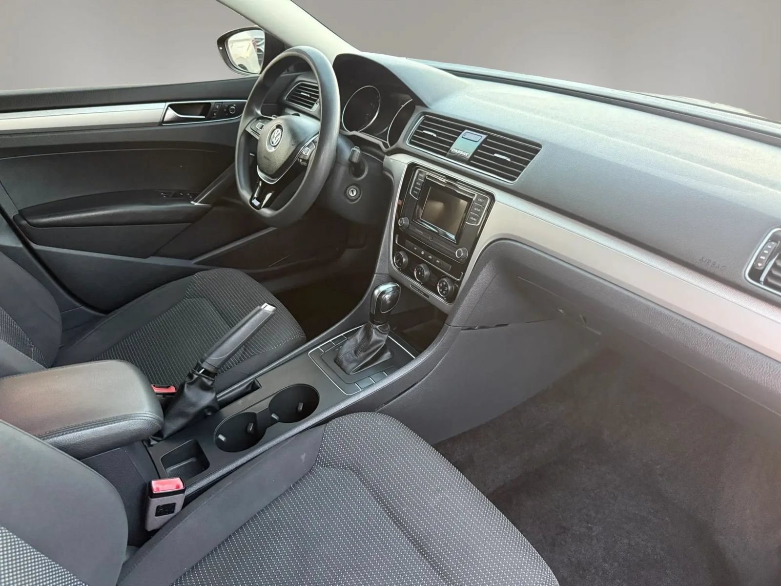 Used 2018 Volkswagen Passat 2.0T S FWD image 18
