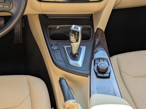 Used 2018 BMW 320i Sedan w/ Convenience Package image 19