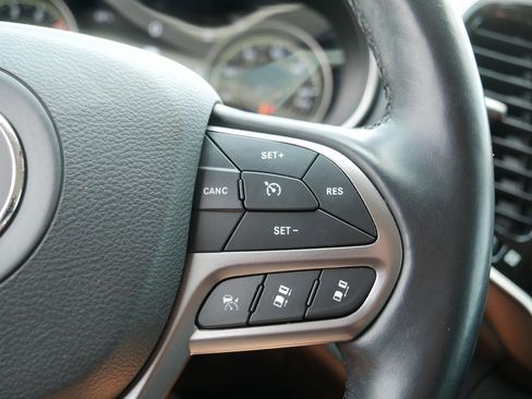 Used 2021 Jeep Cherokee Limited w/ Elite Package AWD/4WD image 29