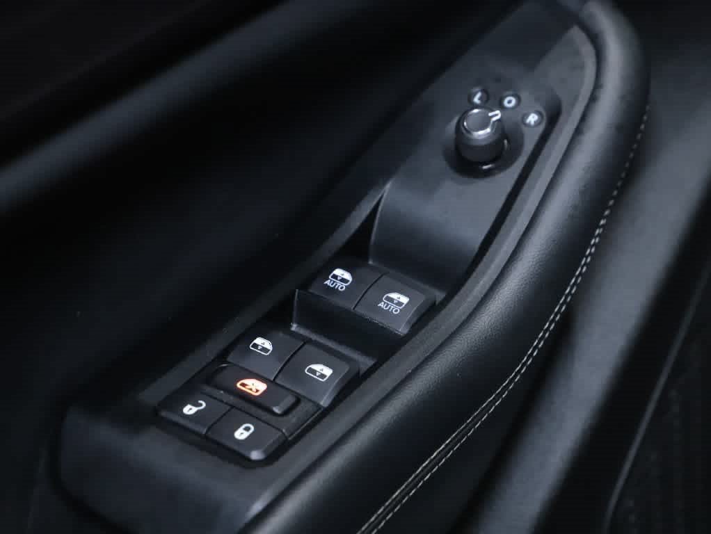 Used 2023 Jeep Grand Cherokee Altitude AWD/4WD image 16