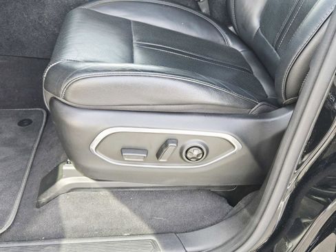 Used 2024 Jeep Wagoneer L 4WD w/ Premium Group I image 46