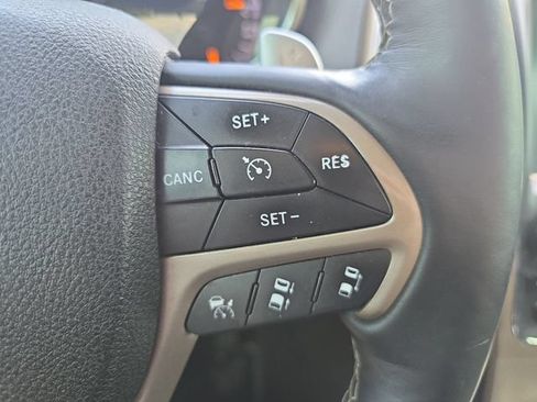 Used 2017 Jeep Grand Cherokee Overland w/ Jeep Active Safety Group AWD/4WD image 26
