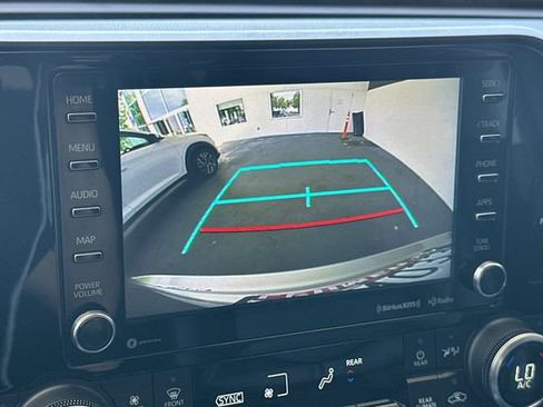 Used 2022 Toyota Highlander XLE AWD/4WD image 21