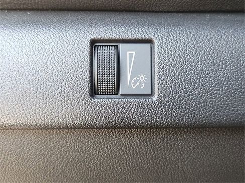 Used 2024 Chevrolet Colorado LT w/ LT Convenience Package image 18