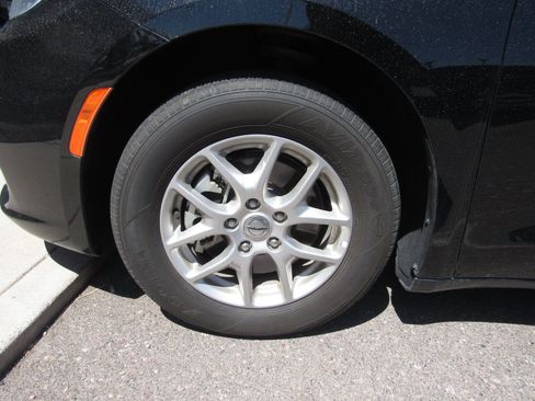 Used 2025 Chrysler Pacifica Select FWD image 5