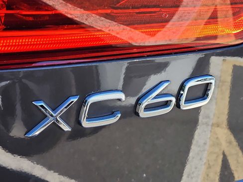 Certified 2023 Volvo XC60 B6 Ultimate w/ Protection Package Premier AWD/4WD image 28