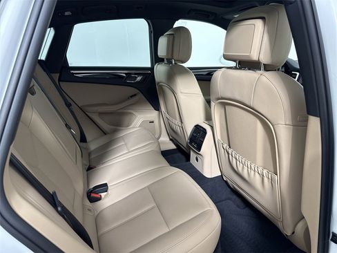 Certified 2025 Porsche Macan image 25