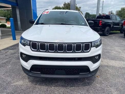 Used 2024 Jeep Compass Latitude w/ Altitude Special Edition AWD/4WD image 8