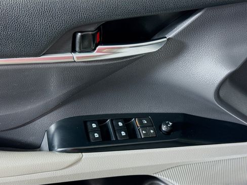 Used 2020 Toyota Camry LE FWD image 18