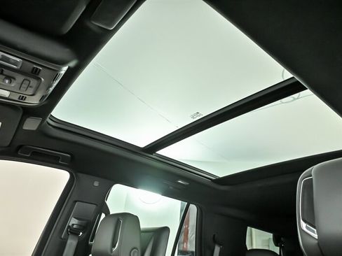 Used 2023 Cadillac Escalade Premium Luxury AWD/4WD image 19