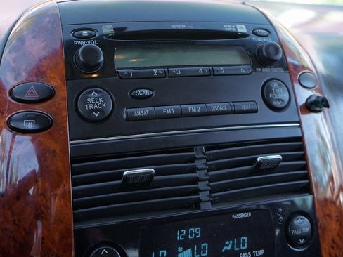 Used 2007 Toyota Sienna XLE image 30