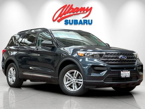 Used 2023 Ford Explorer XLT image 2