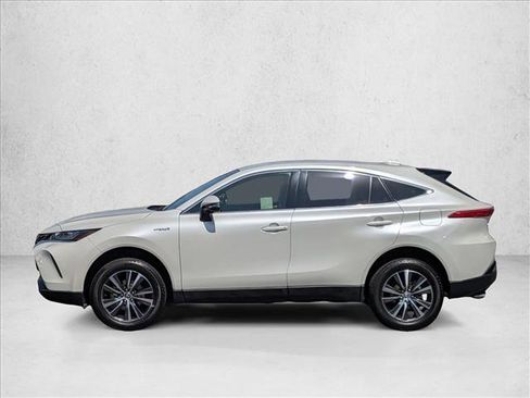 Certified 2021 Toyota Venza LE w/ Carpet Mat Package (TMS) AWD/4WD image 9