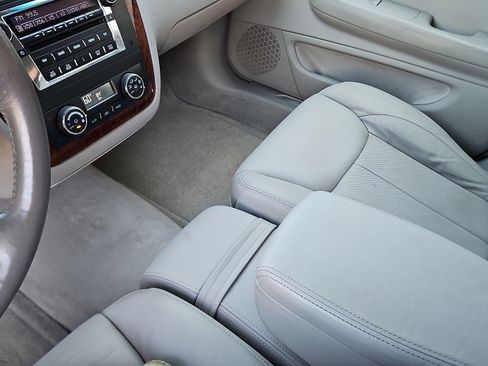 Used 2006 Cadillac DTS w/ Sun And Sound Package image 20