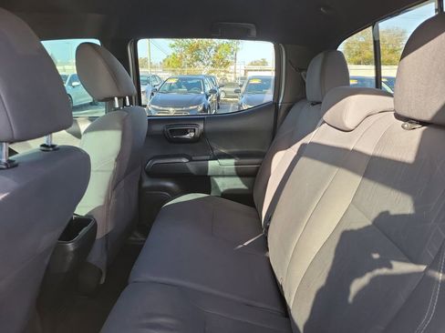 Used 2018 Toyota Tacoma TRD Sport image 9