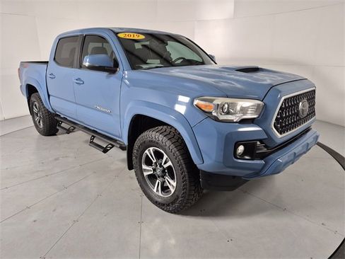 Used 2019 Toyota Tacoma TRD Sport image 6
