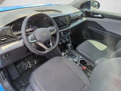 Used 2025 Volkswagen Taos SE AWD/4WD image 4