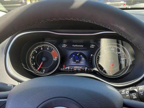 Used 2022 Jeep Cherokee Limited image 14