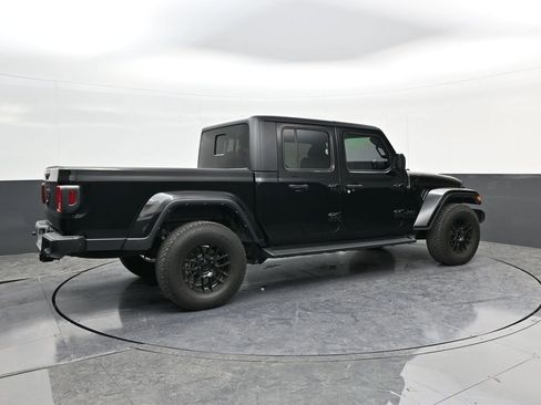 Used 2021 Jeep Gladiator Sport image 7