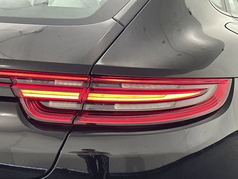 Used 2018 Porsche Panamera 4 image 30