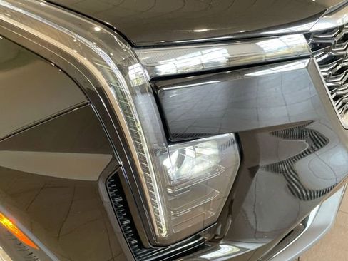 Used 2024 Cadillac XT4 Premium Luxury w/ Technology Package FWD image 11