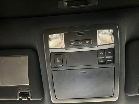 Used 2017 Toyota Tacoma TRD Sport image 35