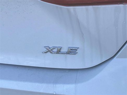 Used 2025 Toyota Camry XLE image 11