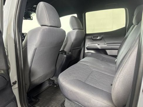 Used 2019 Toyota Tacoma TRD Off-Road AWD/4WD image 12