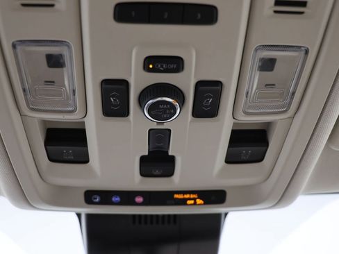 Used 2023 GMC Yukon XL Denali w/ Advanced Technology Package image 31