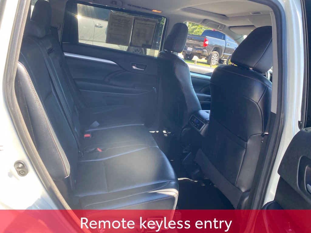 Used 2016 Toyota Highlander XLE FWD image 14