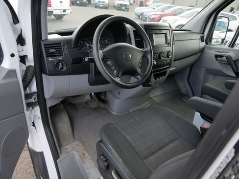 Used 2015 Freightliner Sprinter 3500 image 17