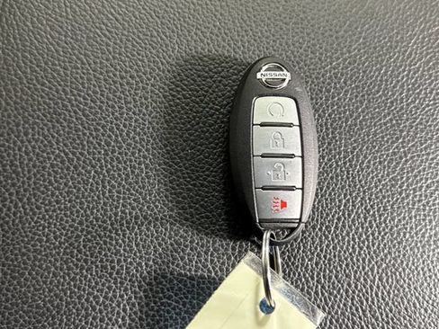 Used 2018 Nissan Titan SL AWD/4WD image 43